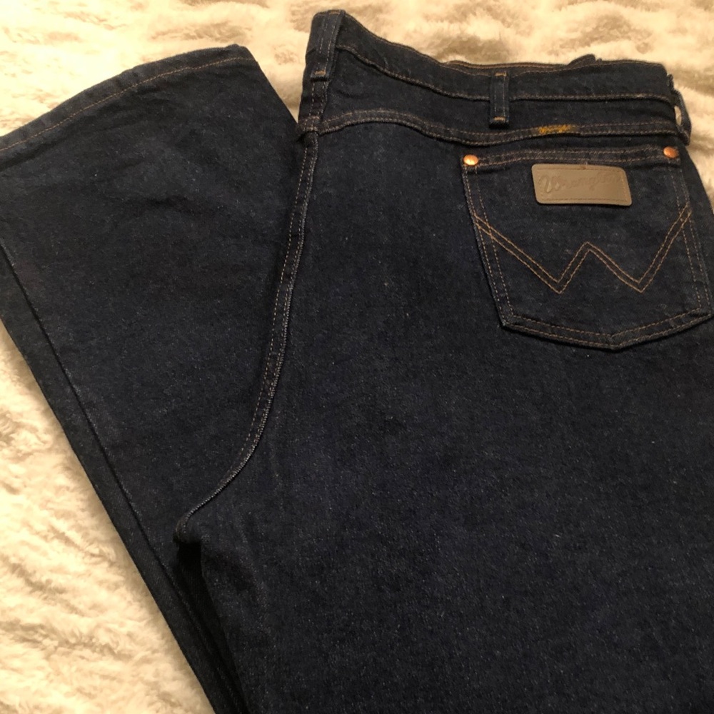 Wrangler Men’s Dark Blue Jeans  42/32 NWOT